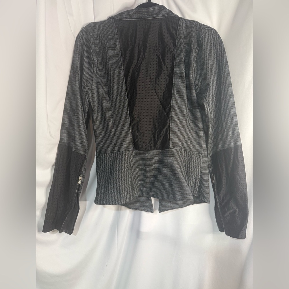 The North Face Women’s Perfect Core Moto Jacket Striped Black Gray - Picture 3 of 5